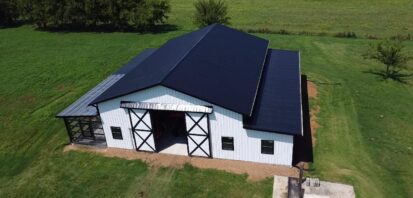 post frame barn with steel trusses