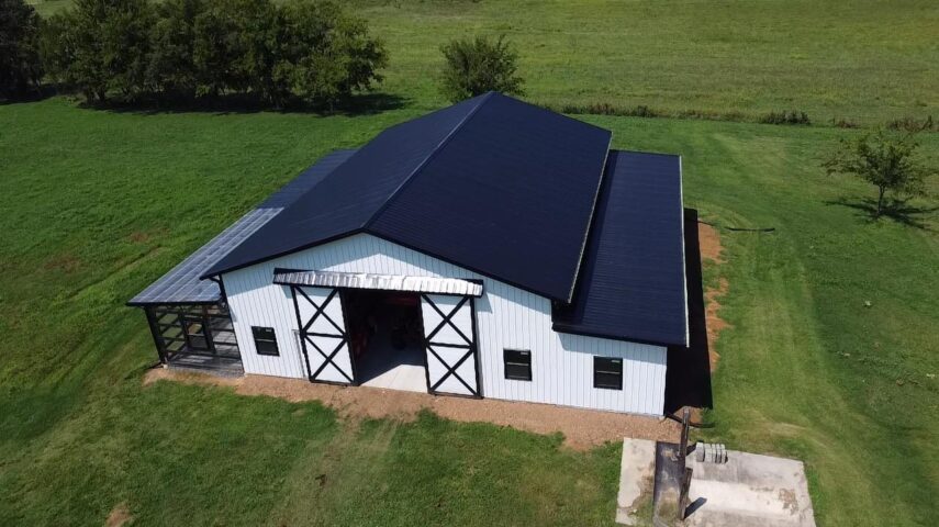 post frame barn with steel trusses